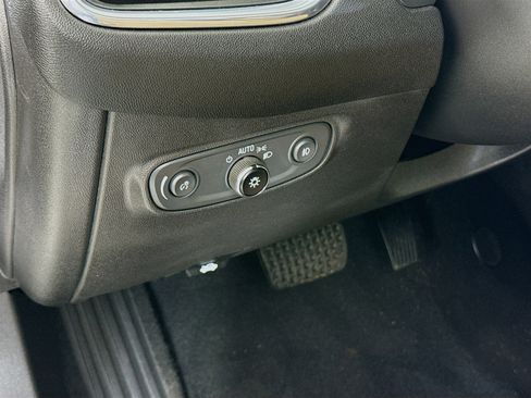 Used 2023 Chevrolet Equinox Premier image 10