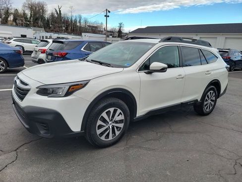 Used 2022 Subaru Outback Premium image 3