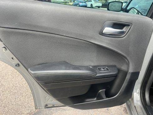 Used 2017 Dodge Charger SE w/ Blacktop Package image 16