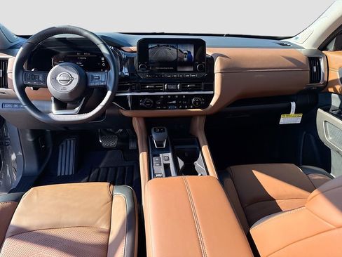 Used 2025 Nissan Pathfinder Platinum w/ Cargo Package image 22