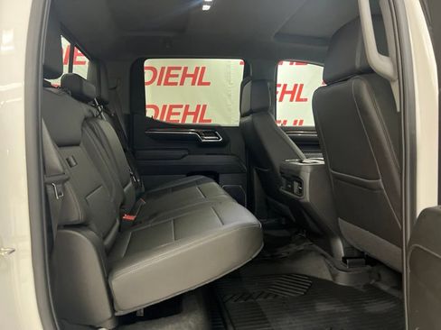 Used 2024 Chevrolet Silverado 1500 LT Trail Boss w/ LT Trail Boss Premium Package AWD/4WD image 7