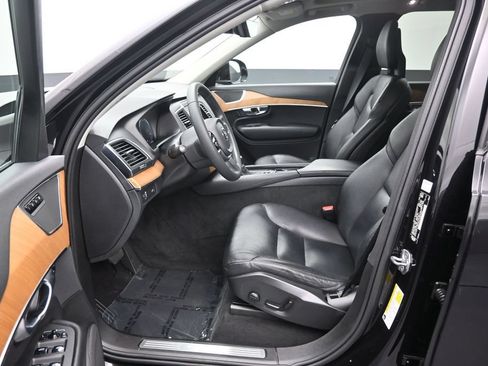 Used 2021 Volvo XC90 T6 Momentum AWD/4WD image 12