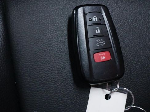 Used 2022 Toyota Highlander XLE image 21