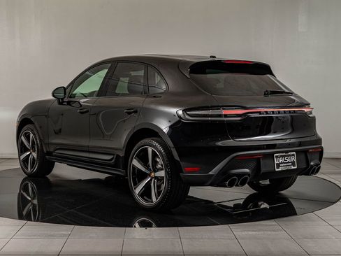 Certified 2025 Porsche Macan AWD/4WD image 3