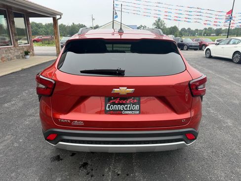 Used 2024 Chevrolet Trax LT w/ Driver Confidence Package FWD image 5