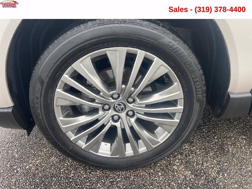 Certified 2023 Toyota Venza Limited AWD/4WD image 10