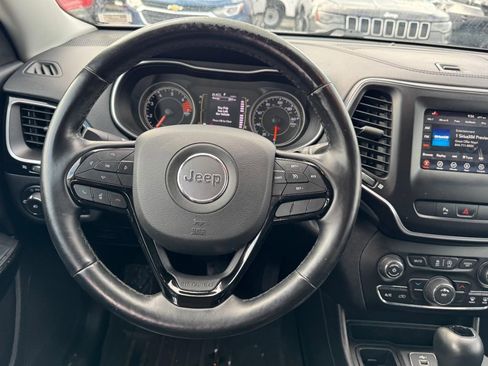 Used 2020 Jeep Cherokee Latitude Plus image 12