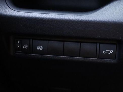 Used 2021 Toyota RAV4 XLE w/ Convenience Package FWD image 22