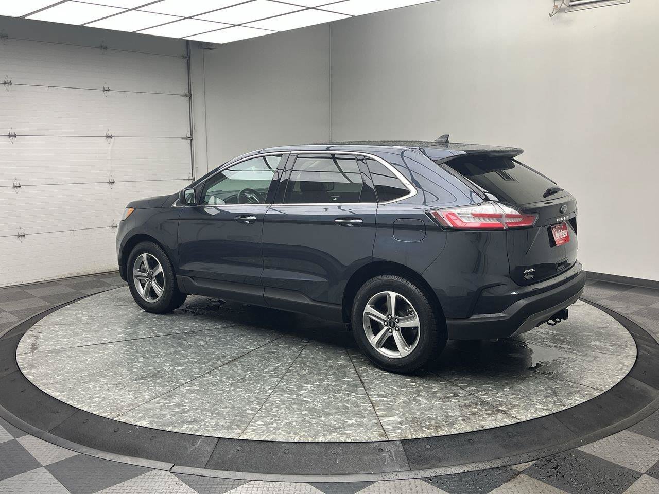 Certified 2024 Ford Edge SEL w/ Convenience Package AWD/4WD image 2