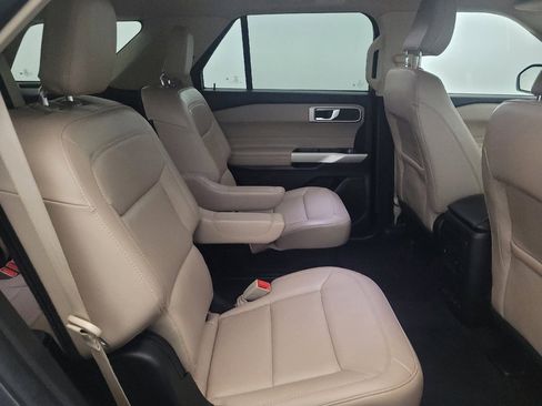 Used 2022 Ford Explorer XLT w/ Equipment Group 202A AWD/4WD image 19