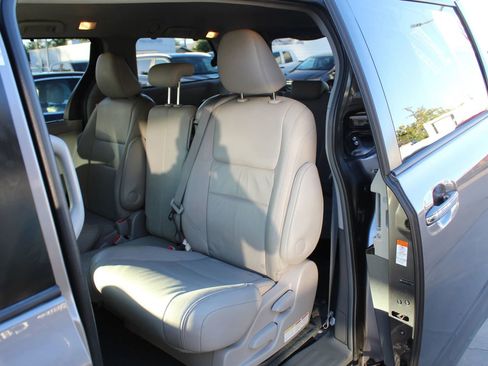 Used 2015 Toyota Sienna XLE w/ XLE Navigation Package FWD image 13
