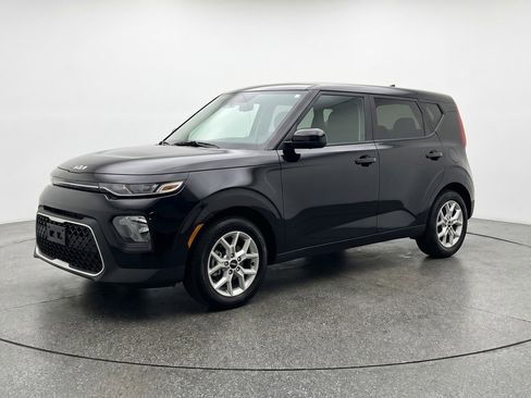 Used 2025 Kia Soul LX w/ LX Technology Package FWD image 3