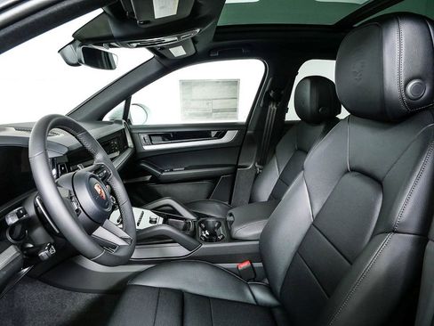 New 2026 Porsche Cayenne AWD image 5