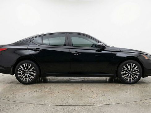 Used 2025 Nissan Altima 2.5 SV image 11
