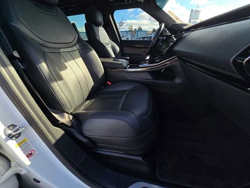 Used 2023 Land Rover Range Rover Sport SE Dynamic image 11