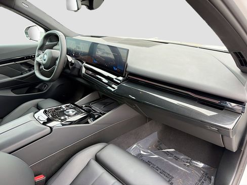 Certified 2025 BMW 530i image 16