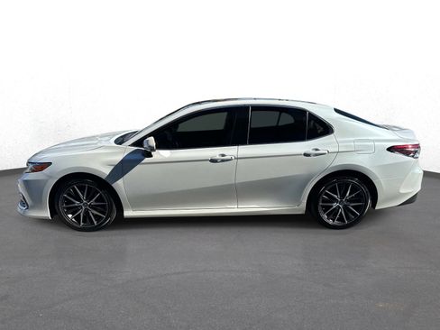 Used 2022 Toyota Camry XLE FWD image 6