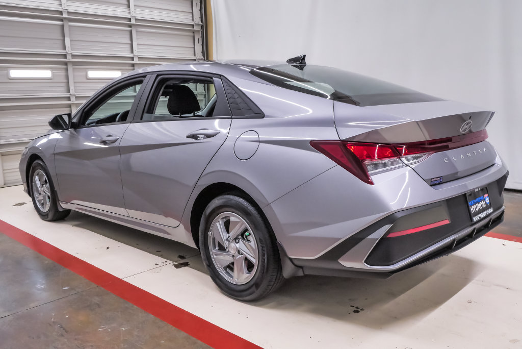 Certified 2026 Hyundai Elantra SE FWD image 8