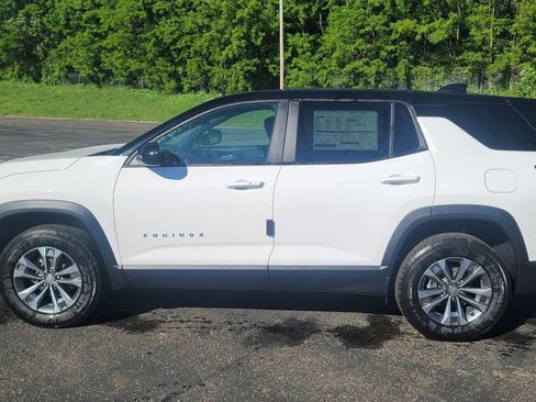 New 2026 Chevrolet Equinox LT w/ Convenience Package II FWD image 7