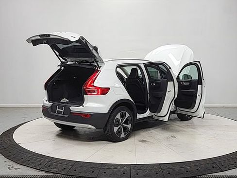 Used 2024 Volvo XC40 B5 Plus AWD/4WD image 16