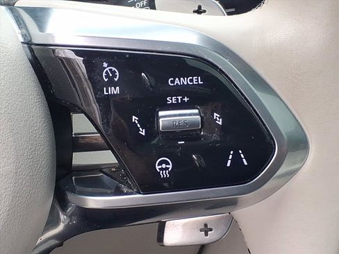 Certified 2024 Jaguar F-PACE R-Dynamic S image 15