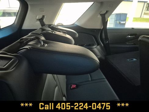 Used 2025 Nissan Pathfinder SL AWD/4WD image 24