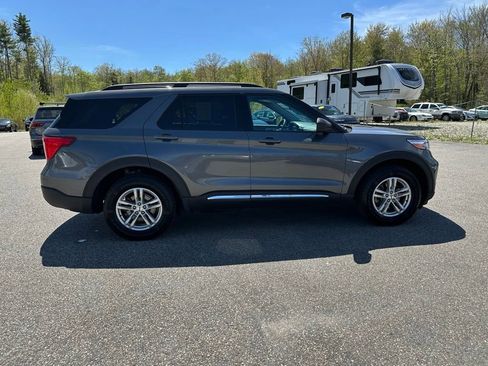 Used 2023 Ford Explorer XLT AWD/4WD image 6