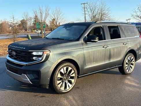 Used 2025 Ford Expedition Platinum w/ Driver's Package image 2