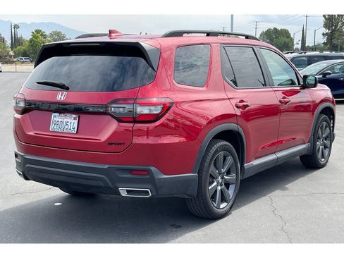 Used 2025 Honda Pilot Sport image 6