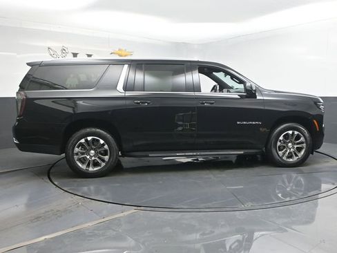 Used 2025 Chevrolet Suburban LT w/ Comfort Package image 38