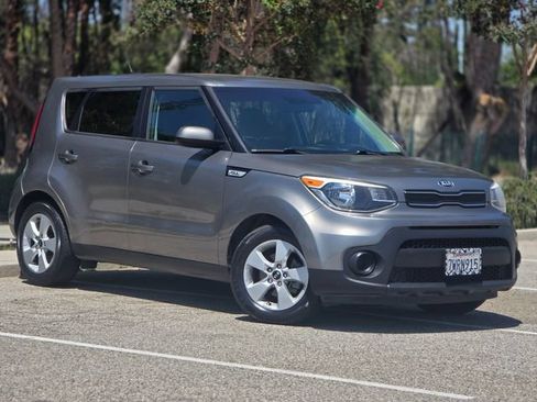 Used 2017 Kia Soul w/ Convenience Package FWD image 2