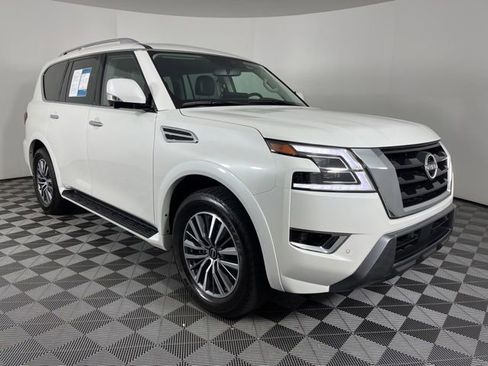 Used 2024 Nissan Armada SL w/ Captain's Chairs Package RWD image 3