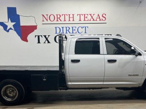 Used 2022 RAM 3500 Tradesman w/ Chrome Appearance Group AWD/4WD image 4