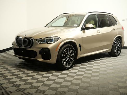 Used 2019 BMW X5 xDrive50i w/ M Sport Package AWD/4WD image 4