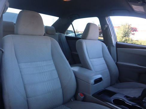 Used 2017 Toyota Camry LE FWD image 32