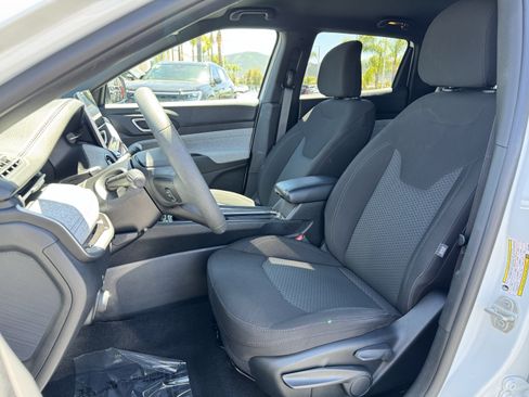 Used 2023 Jeep Compass Sport AWD/4WD image 13