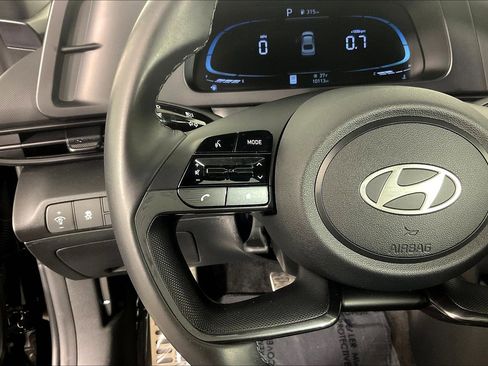 Used 2025 Hyundai Elantra Sport FWD image 11