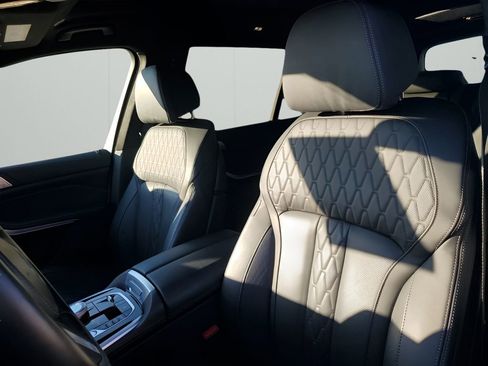 Used 2022 BMW X7 xDrive40i w/ M Sport Package image 30