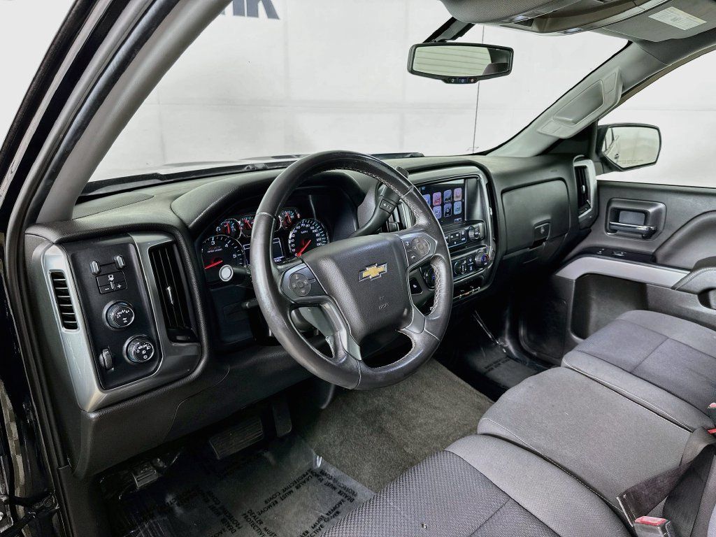 Used 2017 Chevrolet Silverado 1500 LT w/ Midnight Edition AWD/4WD image 10