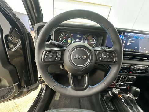 Used 2025 Jeep Wrangler Unlimited Rubicon 4xe w/ Convenience Group image 12