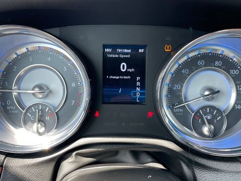Used 2012 Chrysler 300 Limited RWD image 12