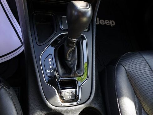 Used 2019 Jeep Cherokee Limited FWD image 31