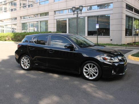 Used 2011 Lexus CT 200h Premium w/ Leather Pkg FWD image 2
