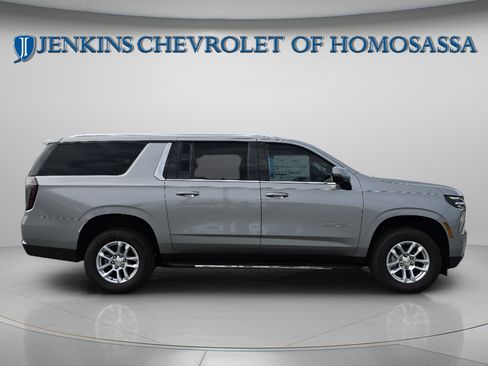 New 2026 Chevrolet Suburban LT w/ Comfort Package AWD/4WD image 3