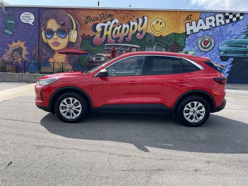 Used 2024 Ford Escape Active AWD/4WD image 2