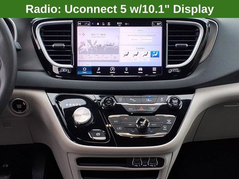 Used 2023 Chrysler Pacifica Touring-L FWD image 17