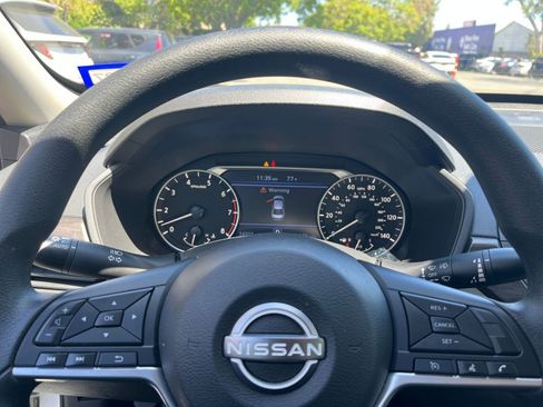 Used 2025 Nissan Altima 2.5 SV FWD image 28