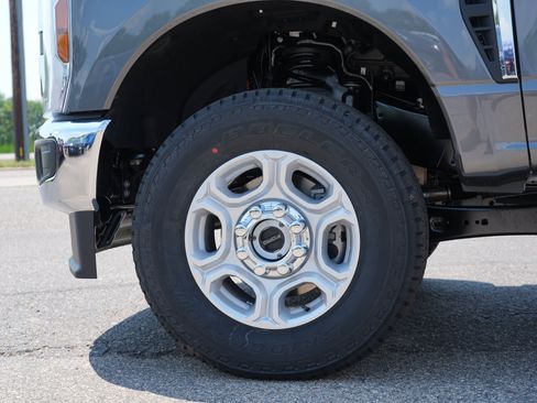 New 2026 Ford F250 XLT w/ FX4 Off-Road Package AWD/4WD image 13