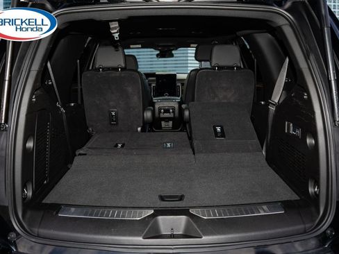 Used 2025 GMC Yukon Denali AWD/4WD image 9