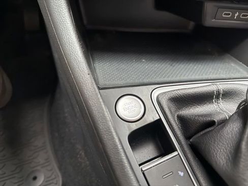 Used 2024 Volkswagen Jetta SE image 31